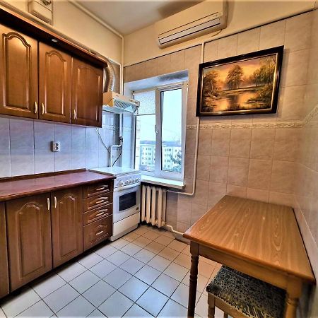 82-Avenue Apartment Chernivtsi Bagian luar foto