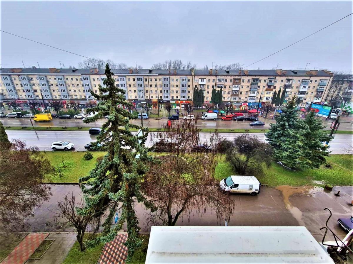 82-Avenue Apartment Chernivtsi Bagian luar foto